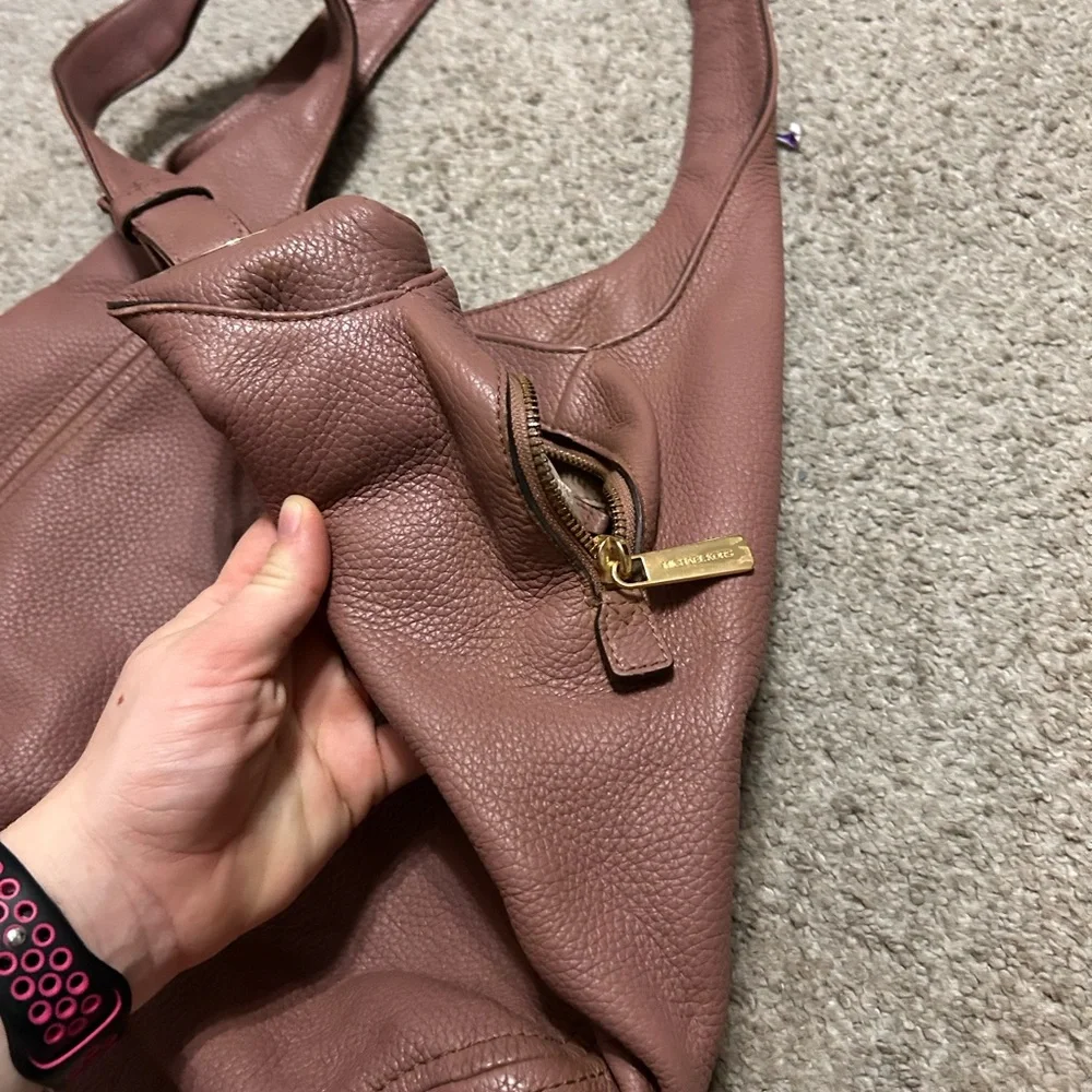 Michael Kors Brown mauve Hobo Bag with Pebbled Leather‎ and MK Charm
